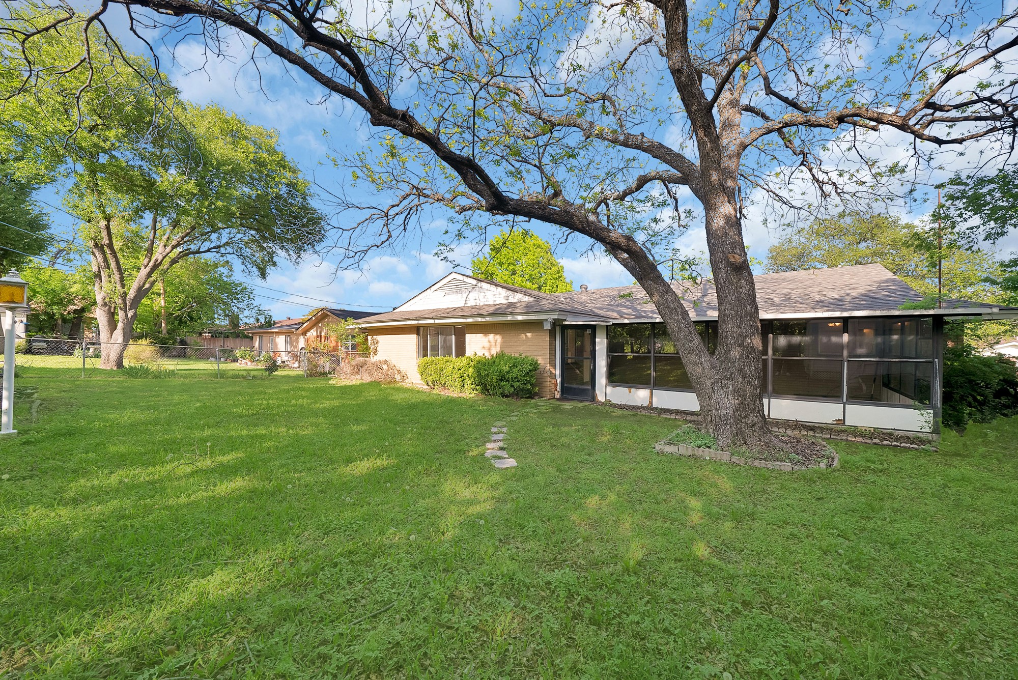 3458 Cimmaron Trail Fort Worth TX 76116