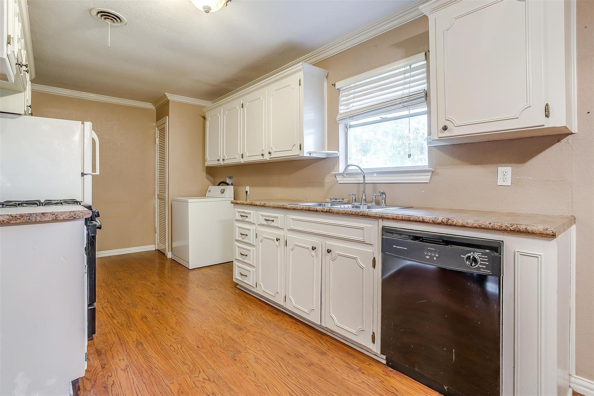 120 Wanda Way Burleson TX 76028