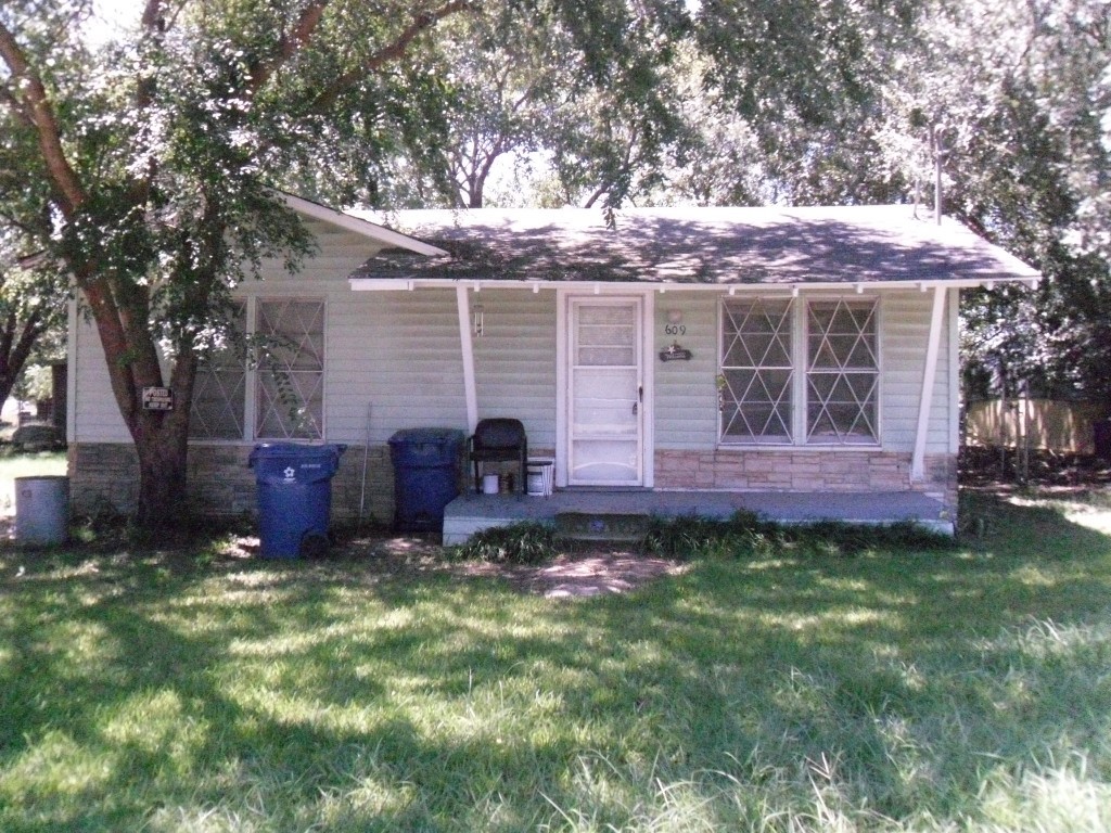 609 N Smith Avenue Dawson TX 76639