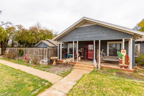 1411 W Main Street Munday TX 76371