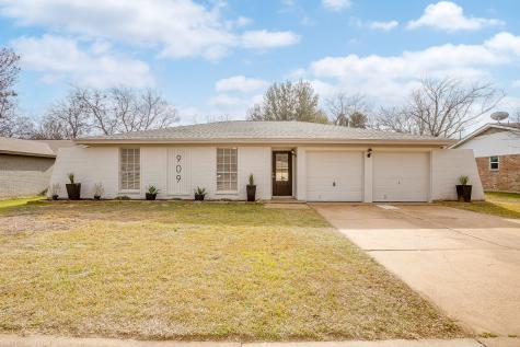909 Jayellen Court Burleson TX 76028