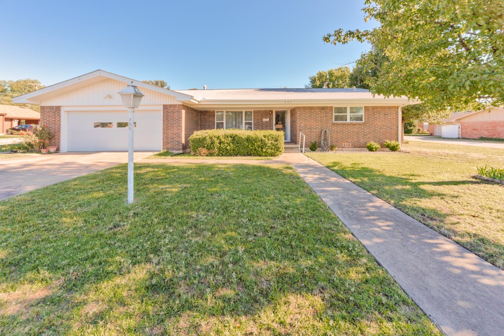 603 E London Street Bowie TX 76230