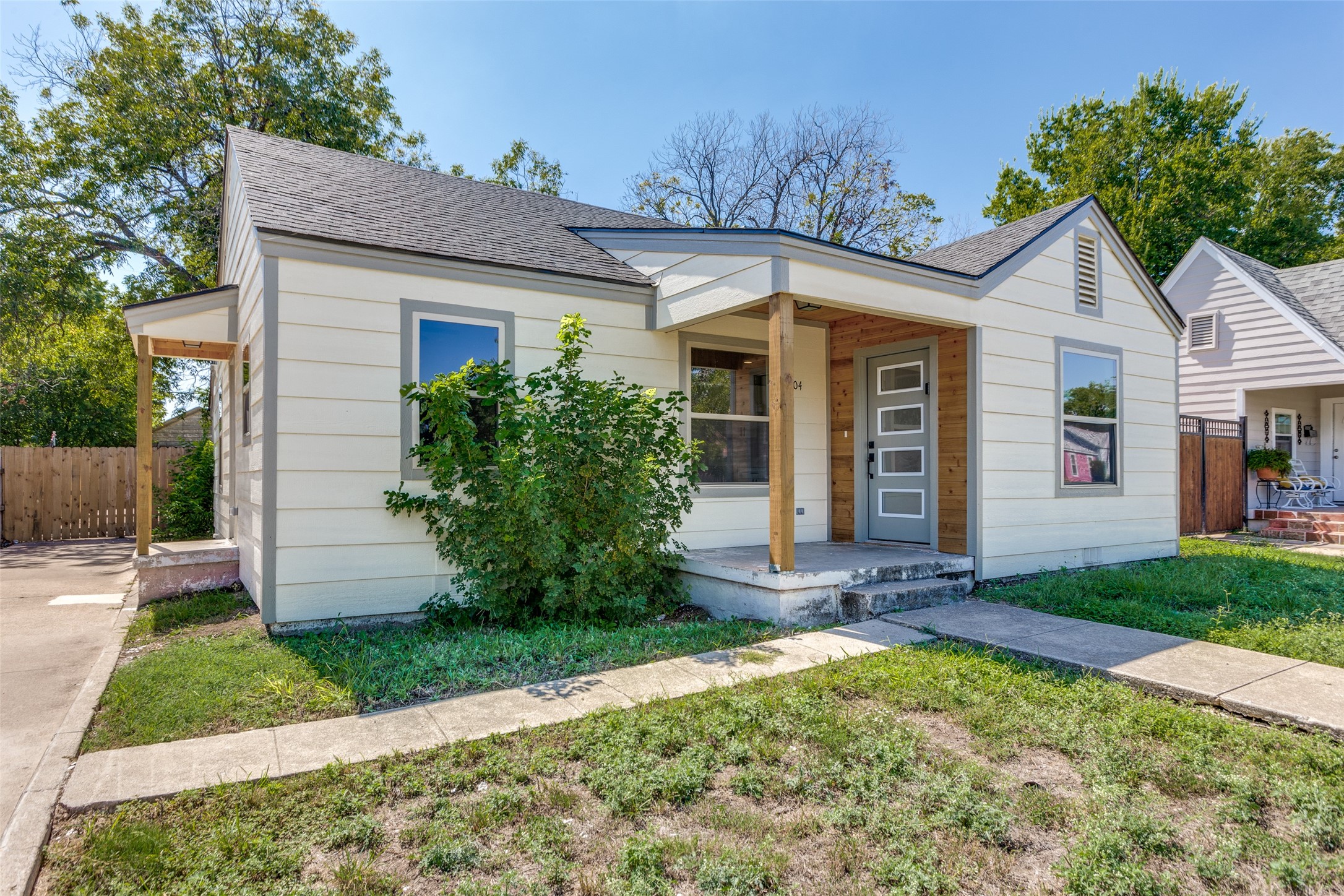 1104 E Mulkey Street Fort Worth TX 76104