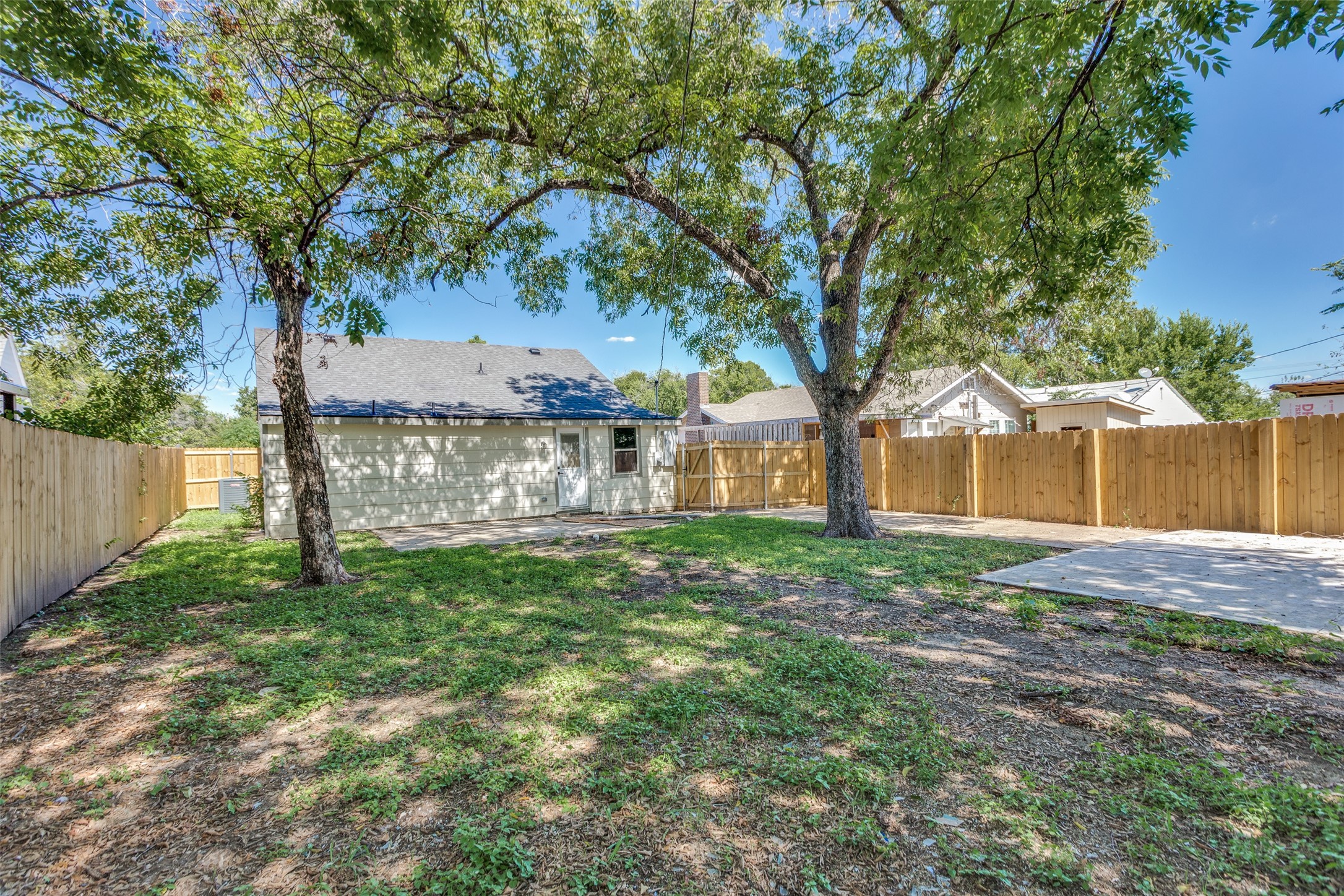 1104 E Mulkey Street Fort Worth TX 76104