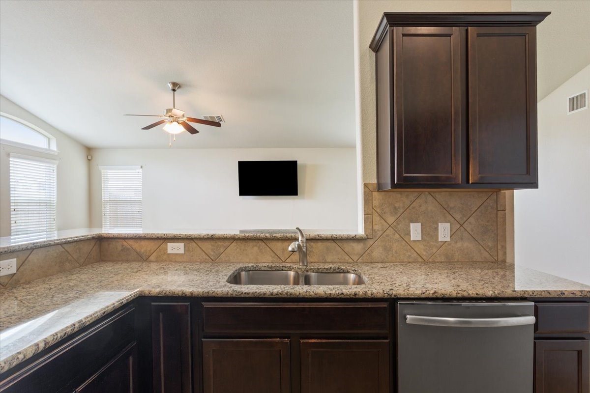 9448 Centennial Drive Waco TX 76708