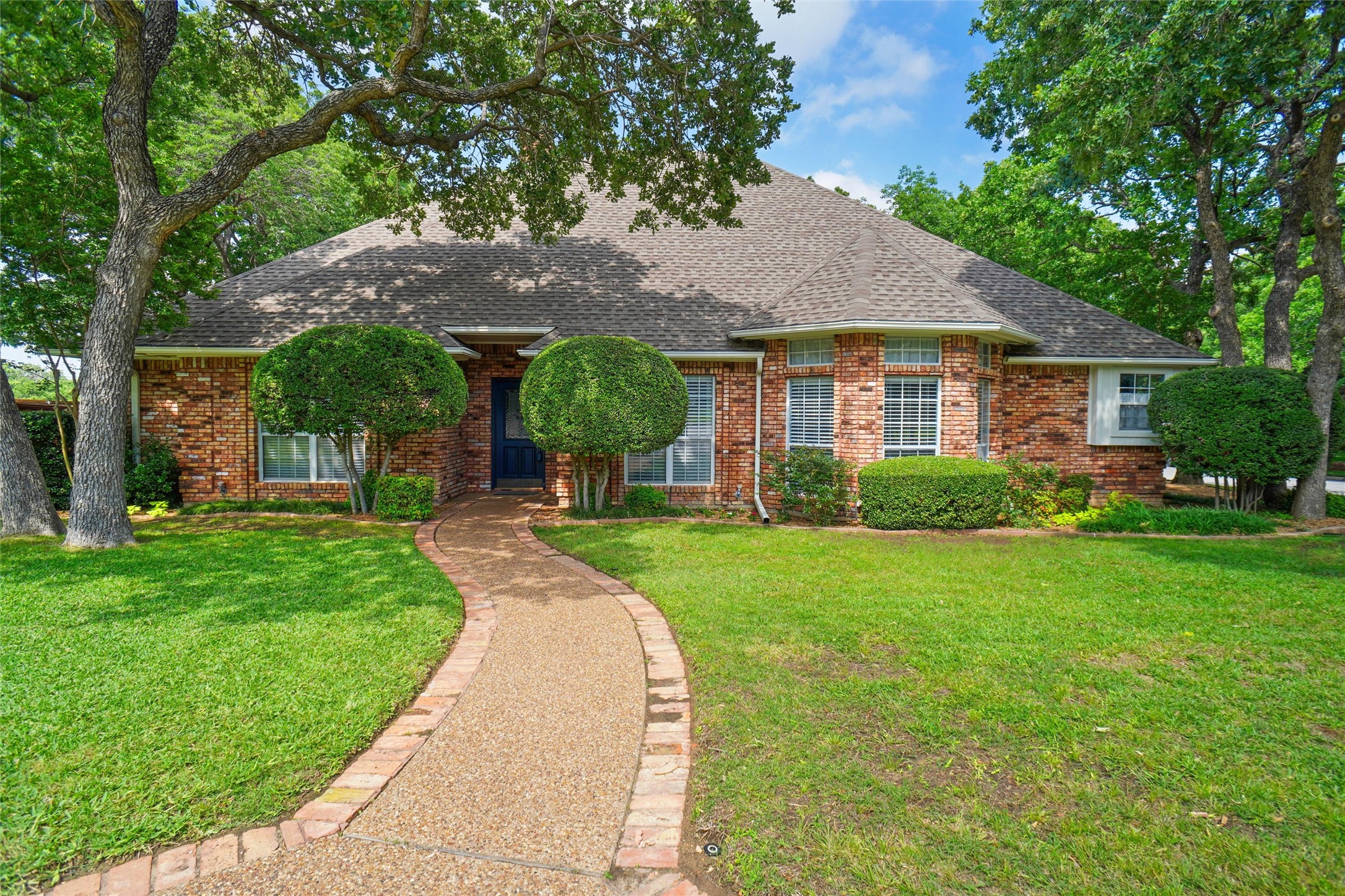 2319 Ox Bow Court Arlington TX 76006