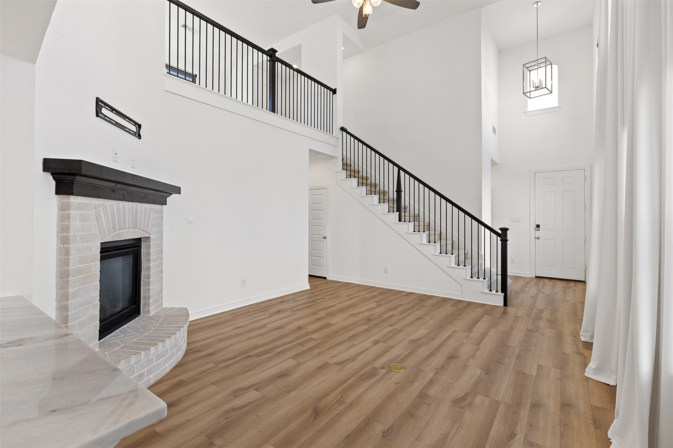 1825 Pelham Drive Aubrey TX 76227