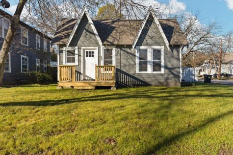 307 N Robinson Street Cleburne TX 76031