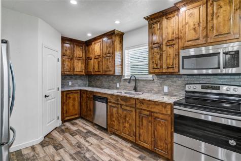 200 Peninsula Court Bluff Dale TX 76433