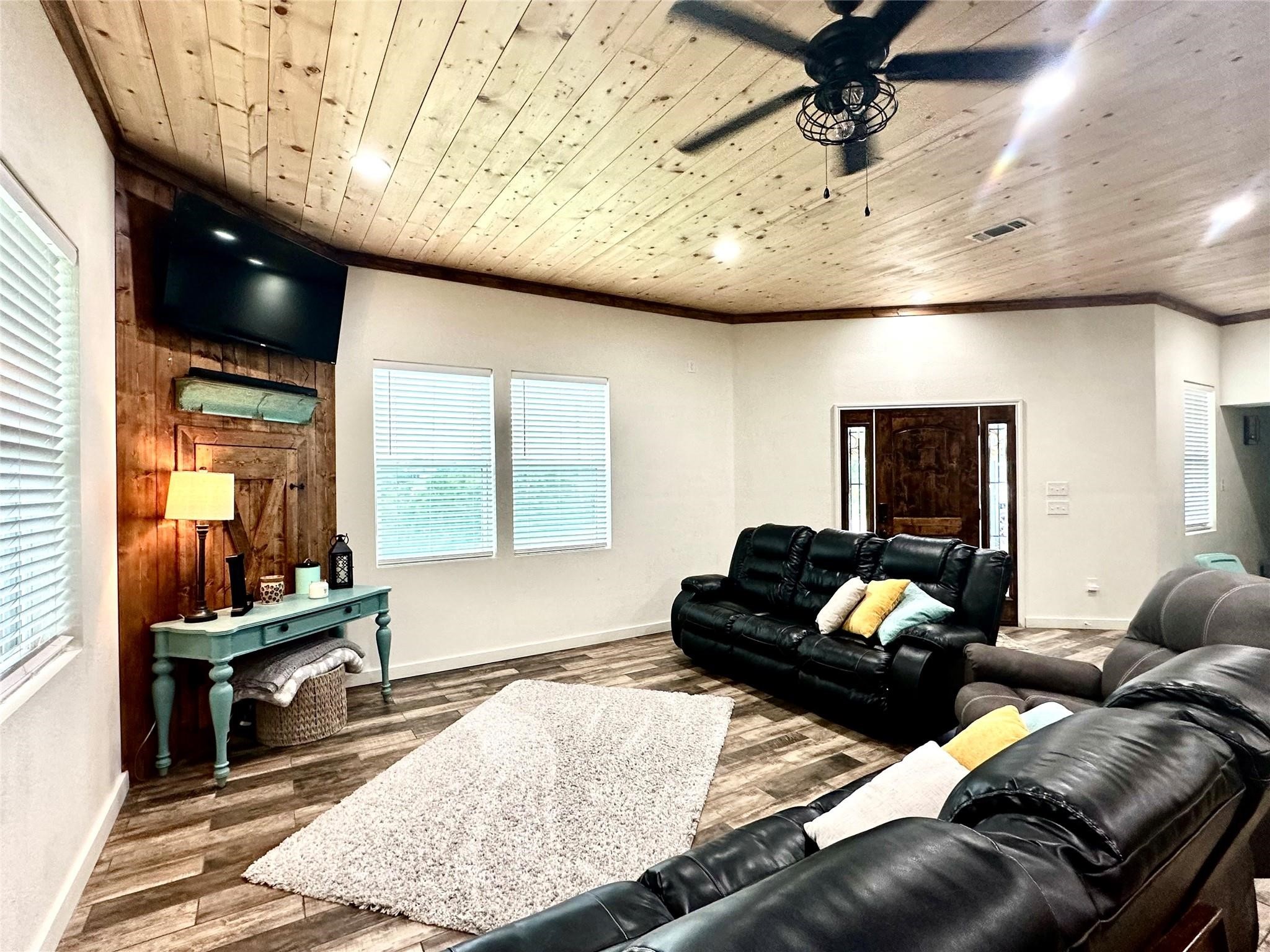 200 Peninsula Court Bluff Dale TX 76433