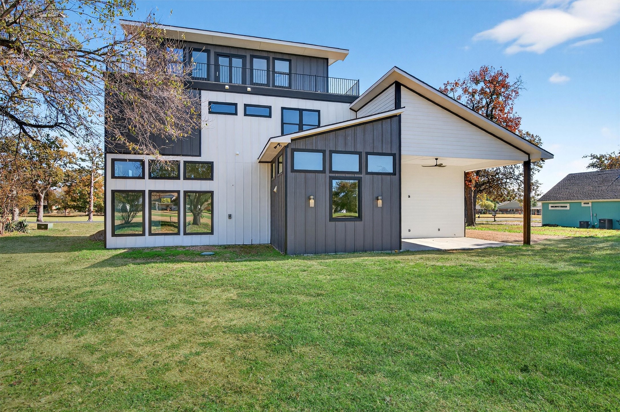 102 Huron Trail Lake Kiowa TX 76240