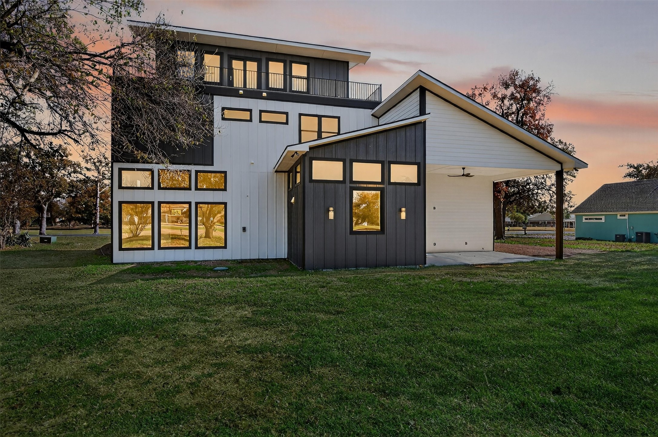 102 Huron Trail Lake Kiowa TX 76240