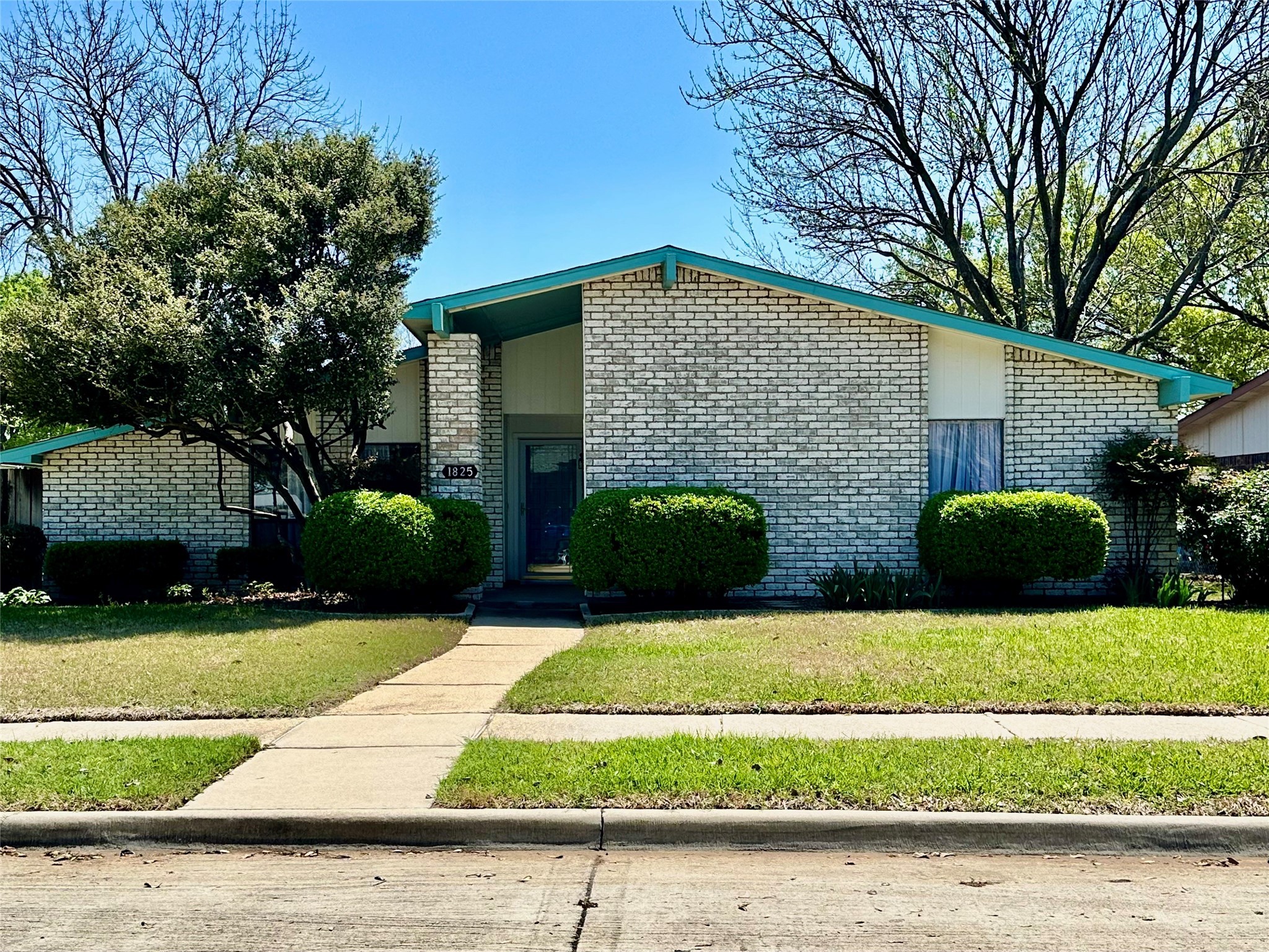 1825 Lewis Trail Grand Prairie TX 75052