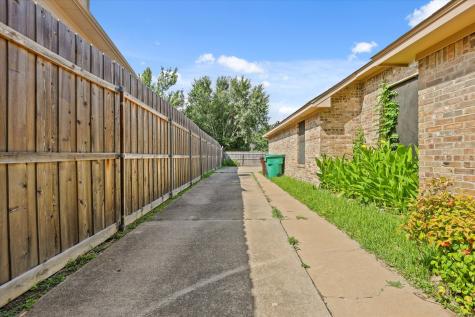 1514 Pickwick Lane Denton TX 76209