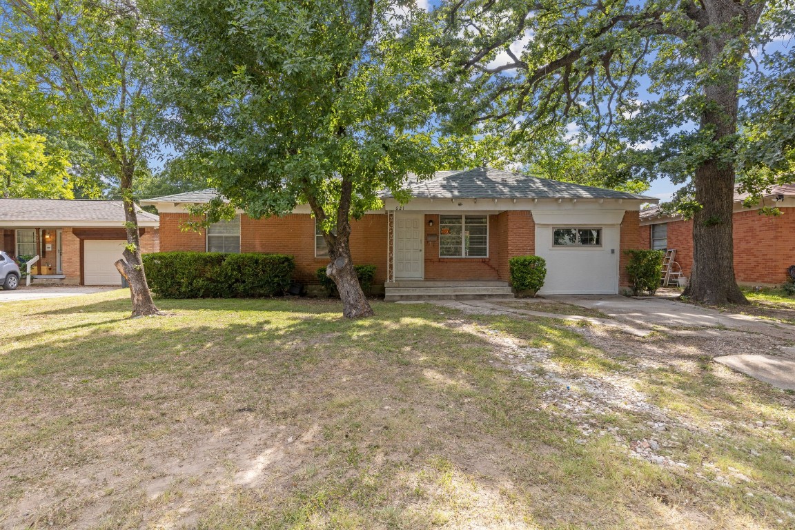 621 Odeneal Street Dallas TX 75217