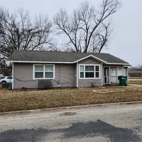 310 W Nelson Street Bowie TX 76230