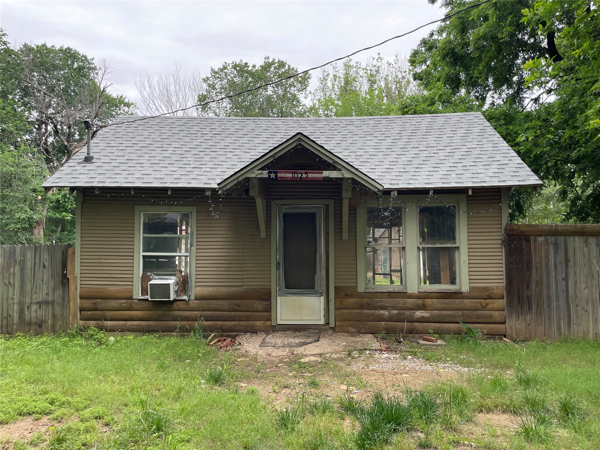 1025 Baker Street Denison TX 75020