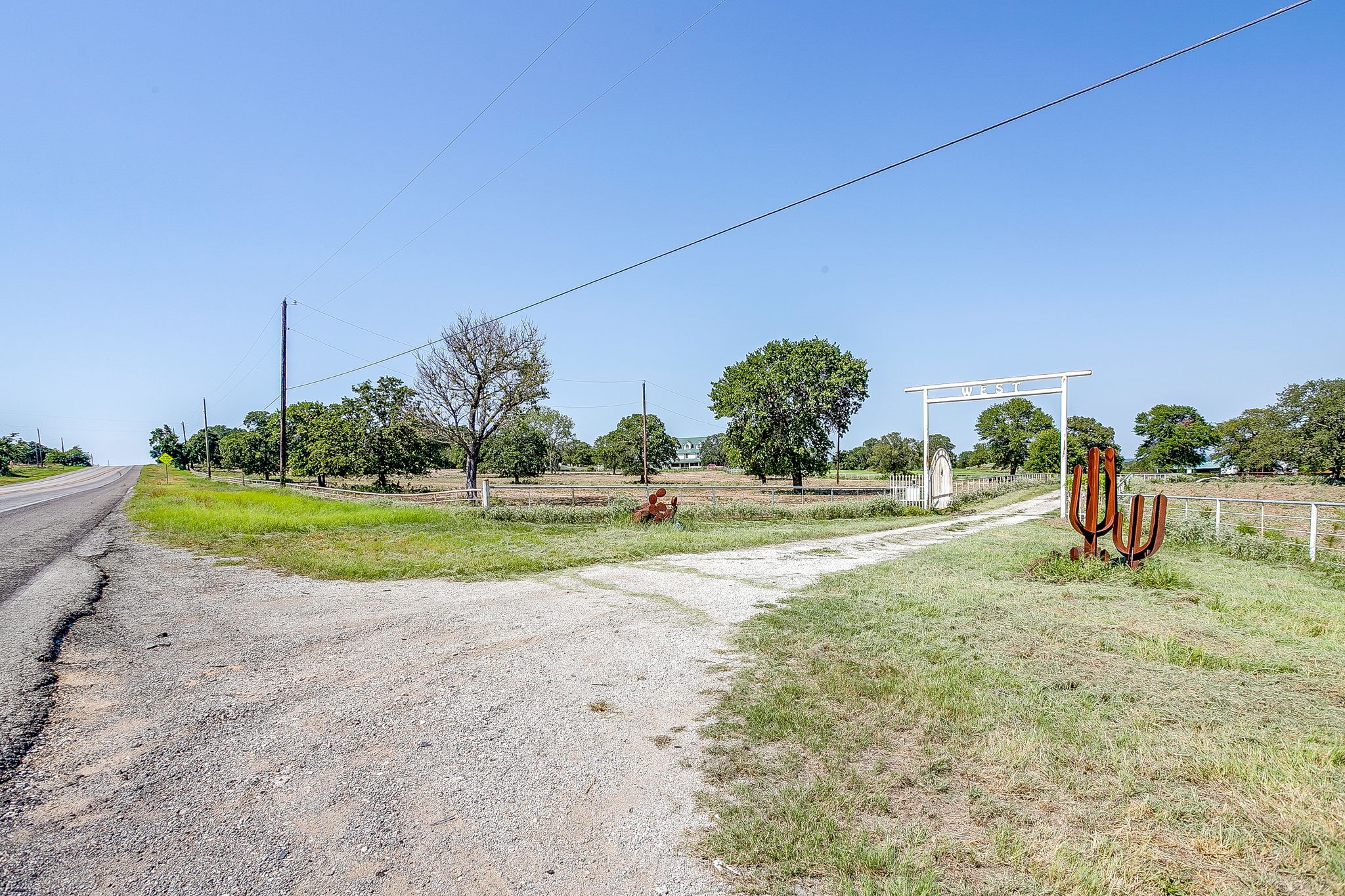 7726 W Highway 199 Springtown TX 76082