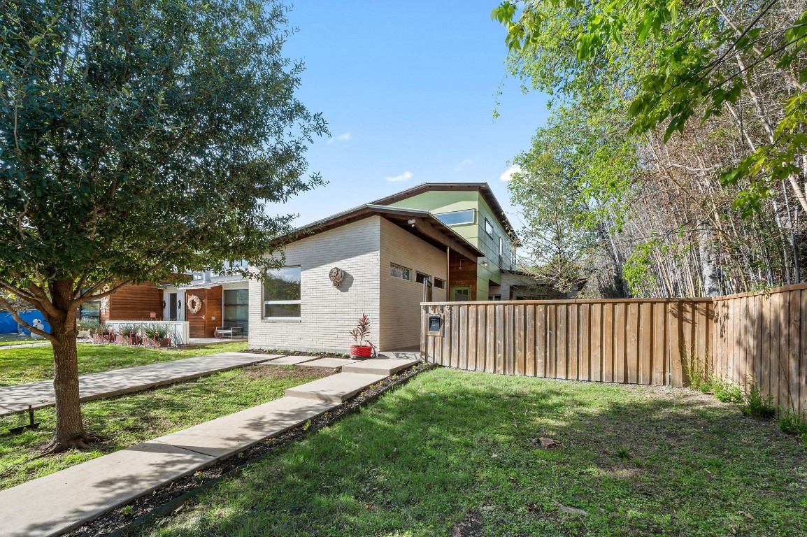 8935 Daytonia Avenue Dallas TX 75218