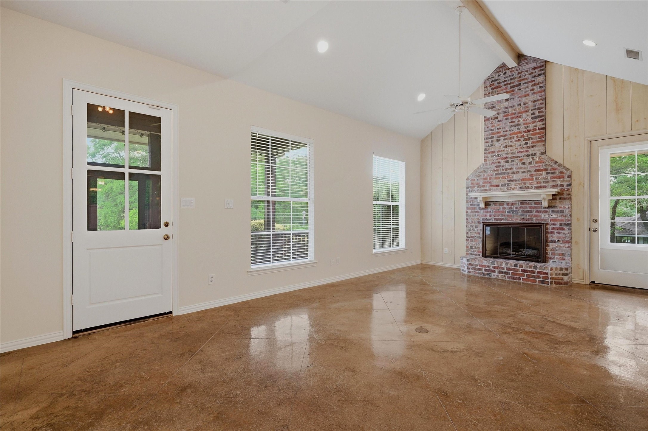 621 Kiowa Drive E Lake Kiowa TX 76240