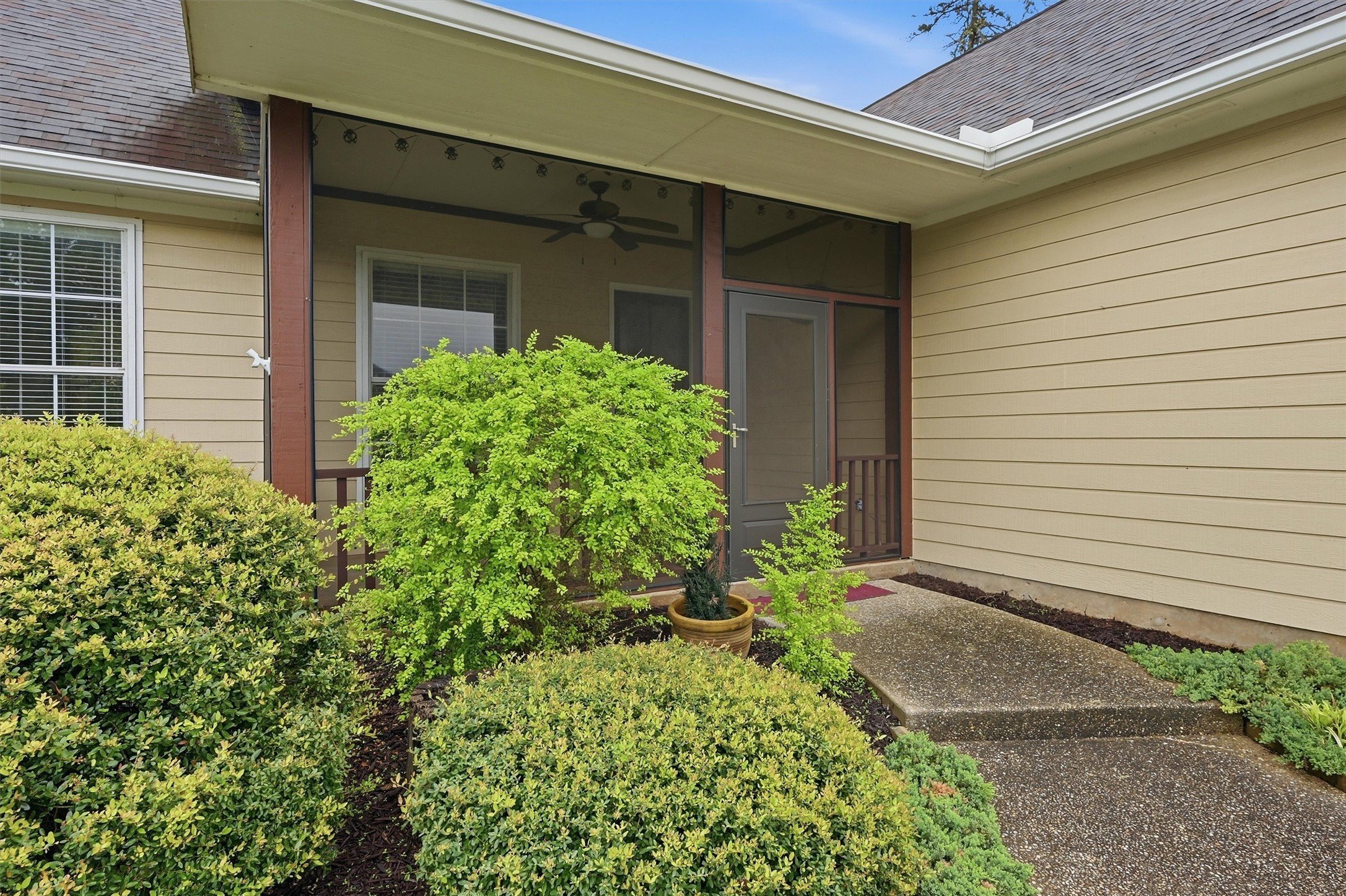 621 Kiowa Drive E Lake Kiowa TX 76240