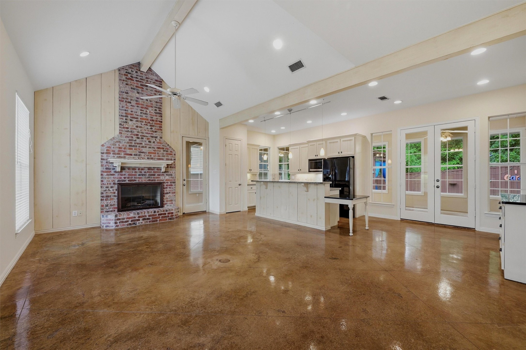 621 Kiowa Drive E Lake Kiowa TX 76240