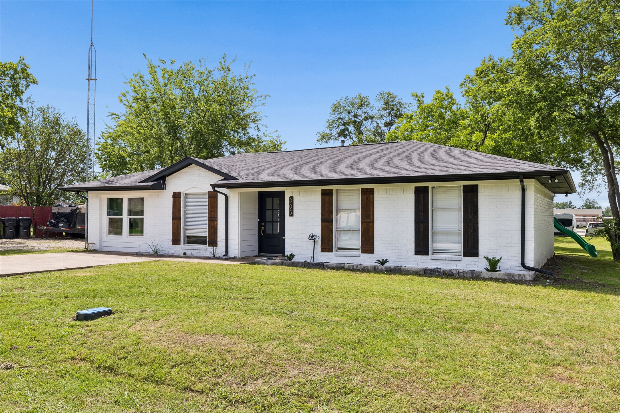 305 E Laura Avenue Quinlan TX 75474