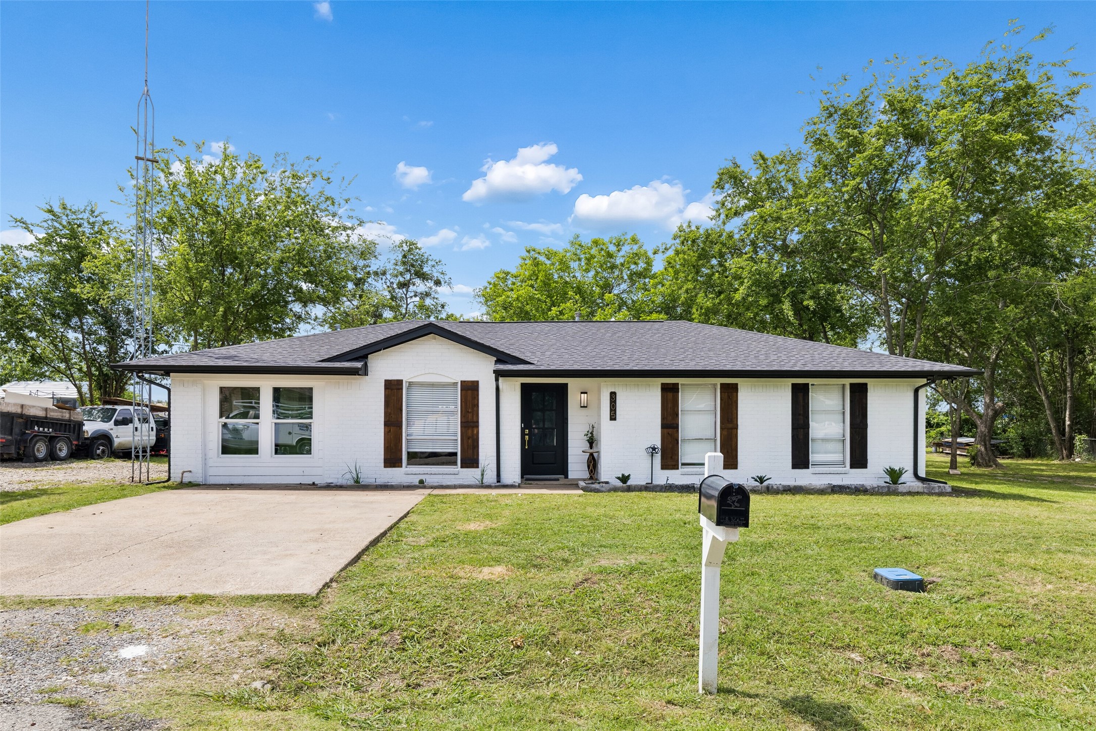 305 E Laura Avenue Quinlan TX 75474