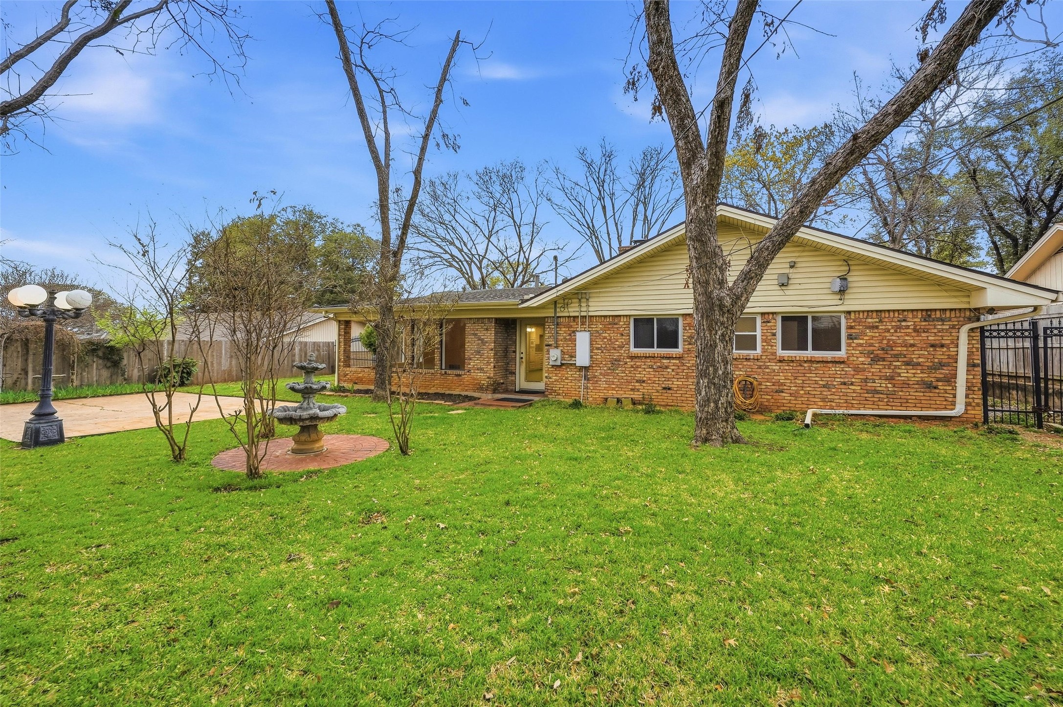 1702 Marshalldale Drive Arlington TX 76013