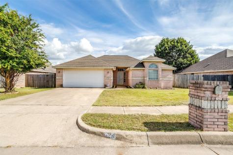 524 Meadowcrest Drive Burleson TX 76028