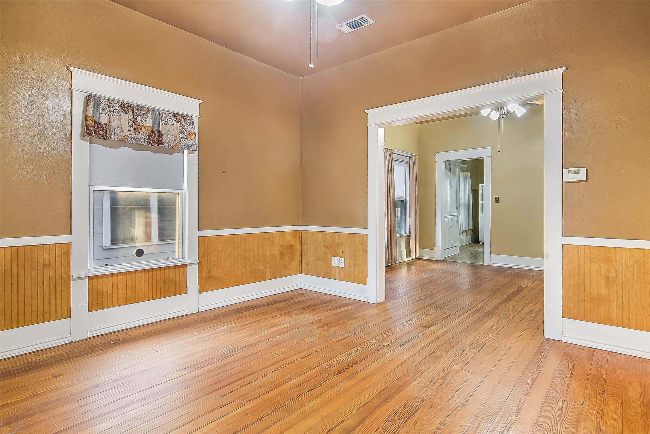 607 E Main Street Whitesboro TX 76273
