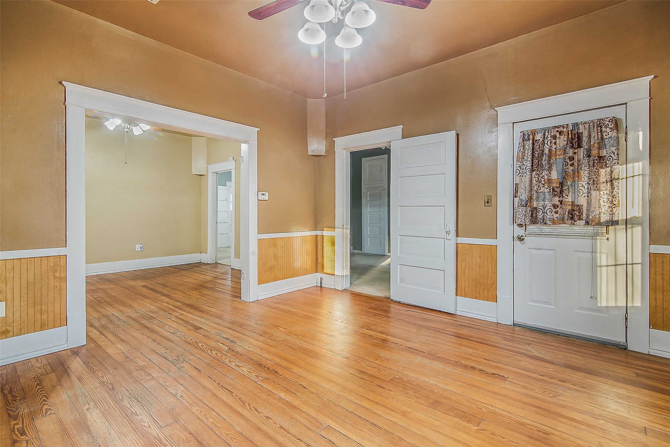 607 E Main Street Whitesboro TX 76273