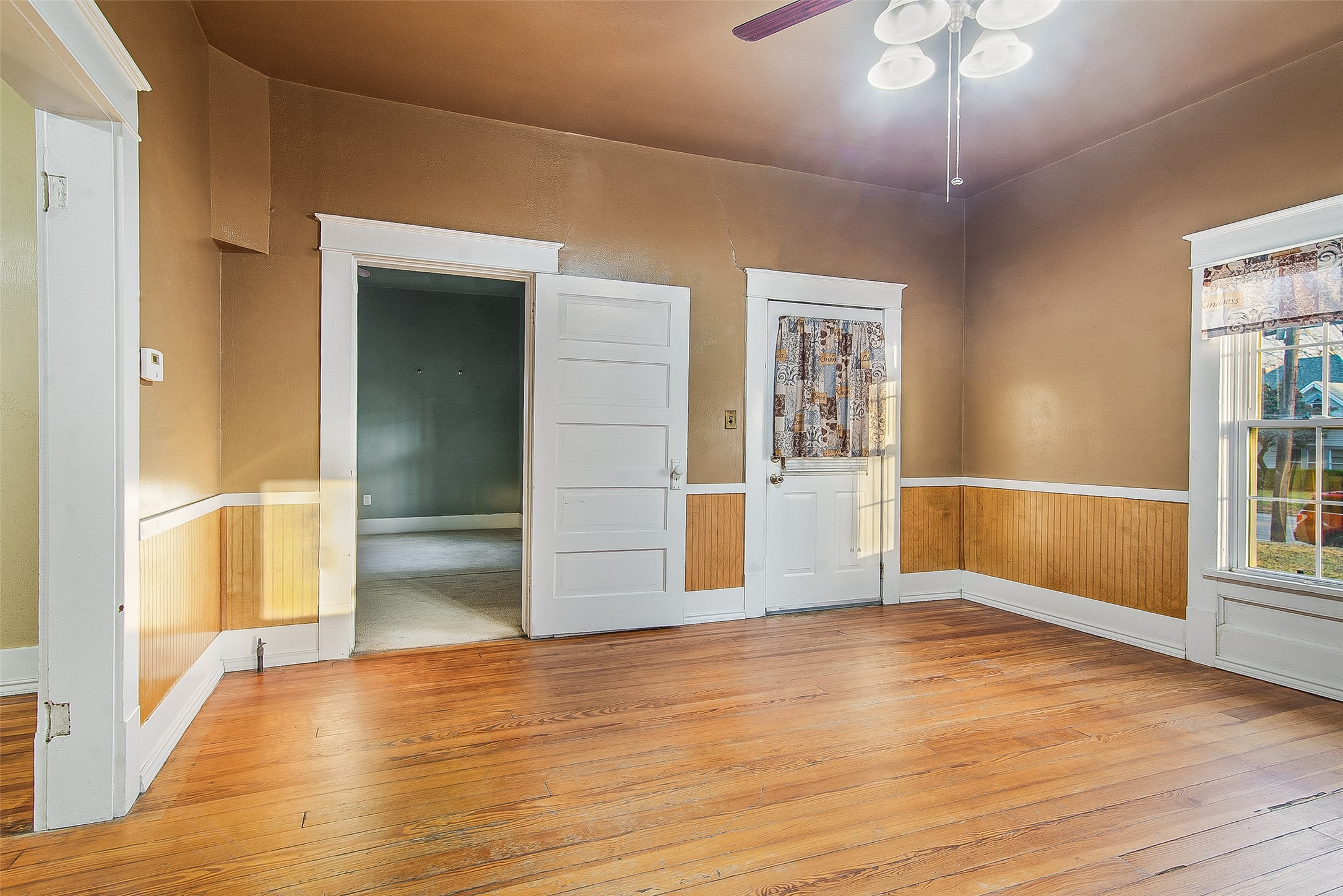 607 E Main Street Whitesboro TX 76273
