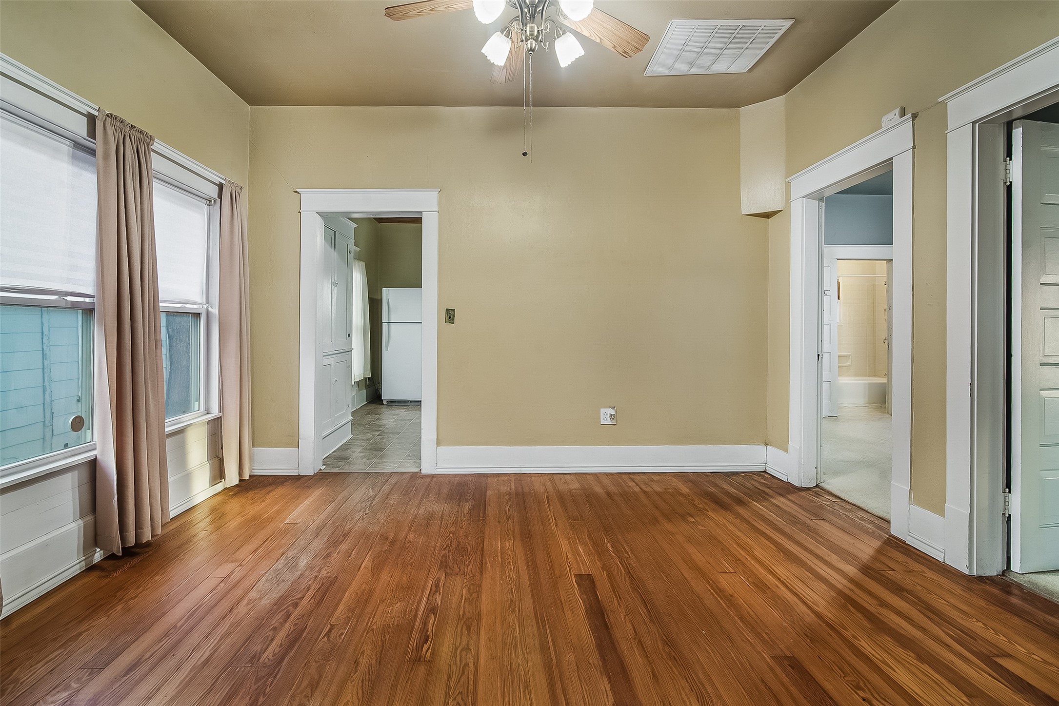607 E Main Street Whitesboro TX 76273