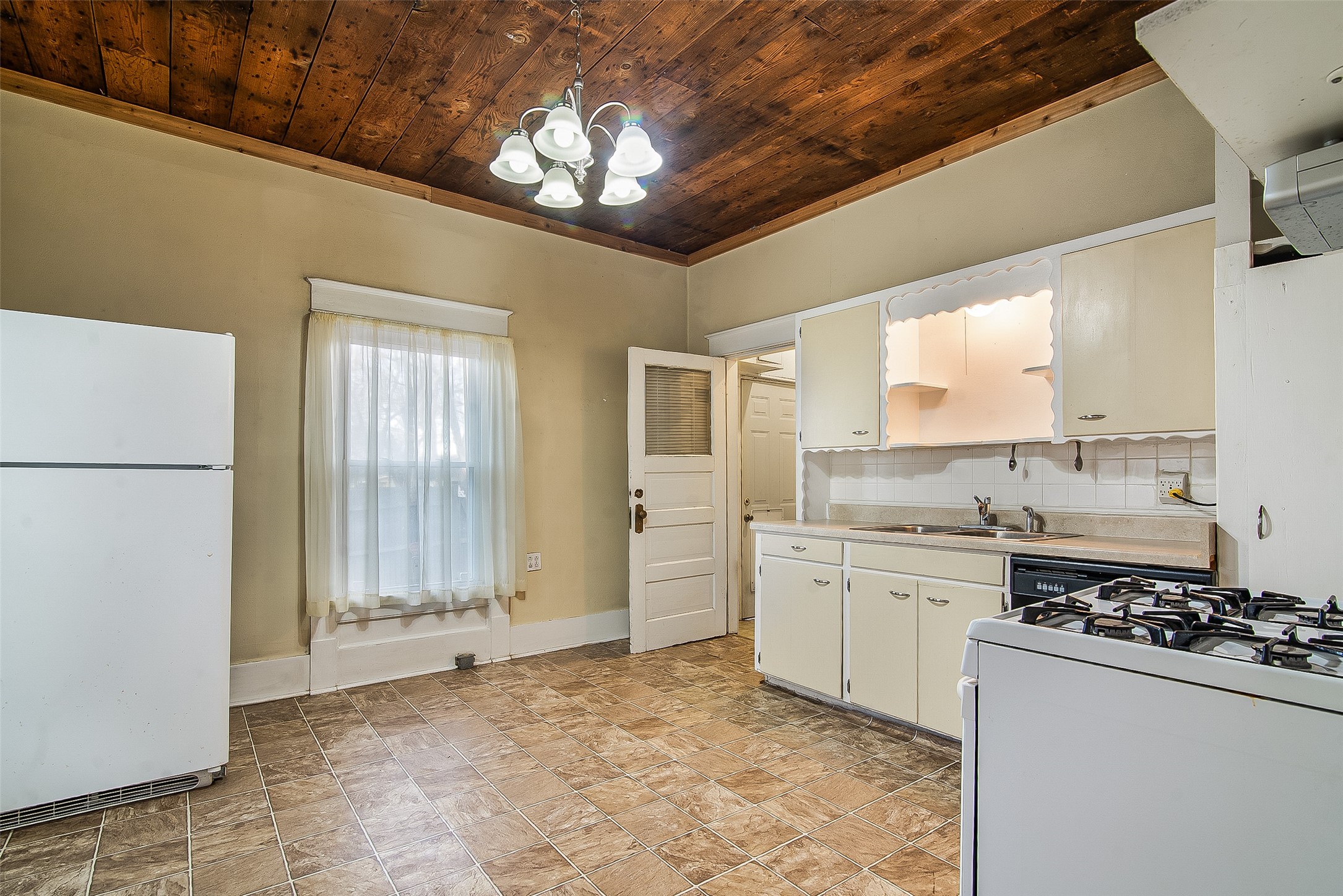 607 E Main Street Whitesboro TX 76273