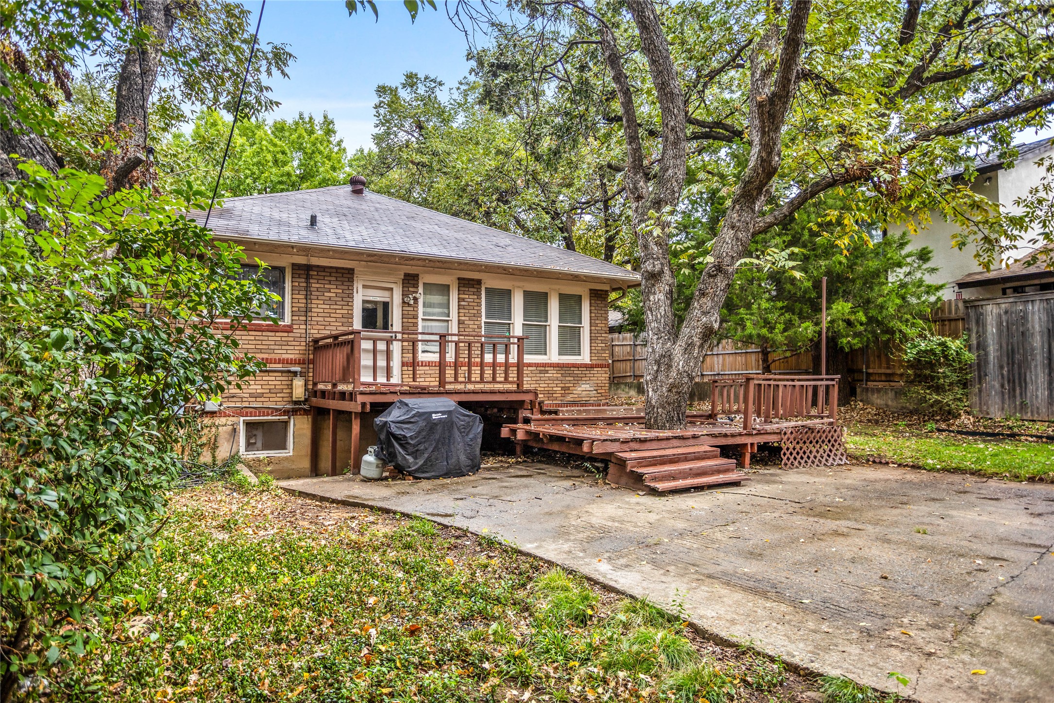 2303 Mistletoe Drive Fort Worth TX 76110