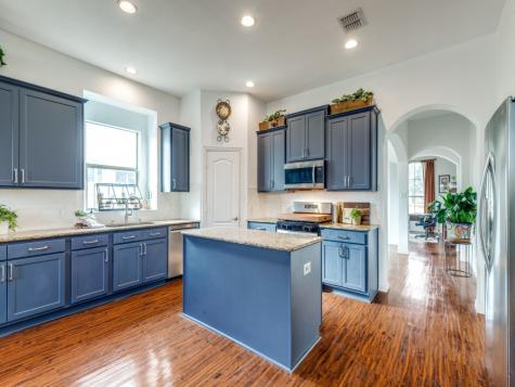 902 Meadow Flower Lane Garland TX 75043