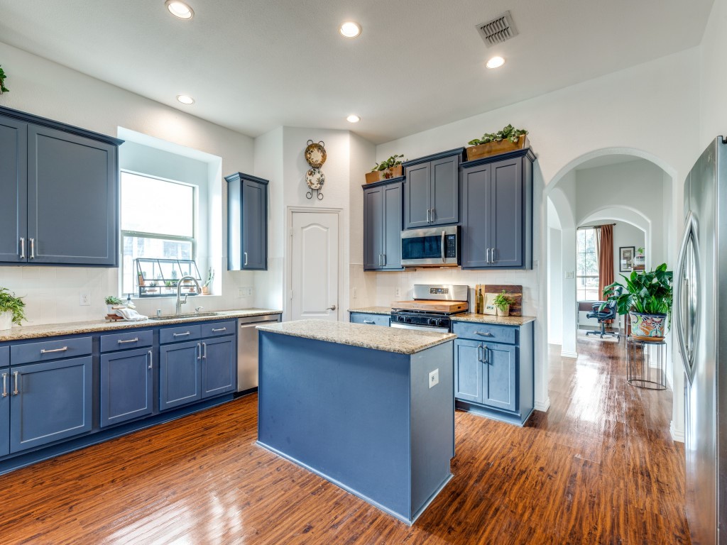 902 Meadow Flower Lane Garland TX 75043