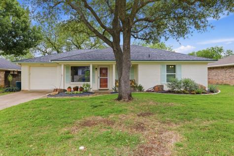 1706 W Doyle Street Granbury TX 76048