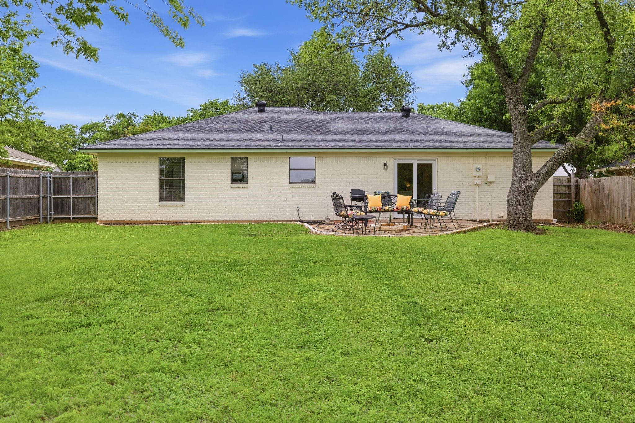 1706 W Doyle Street Granbury TX 76048
