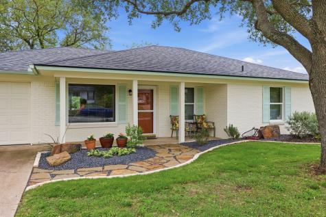 1706 W Doyle Street Granbury TX 76048