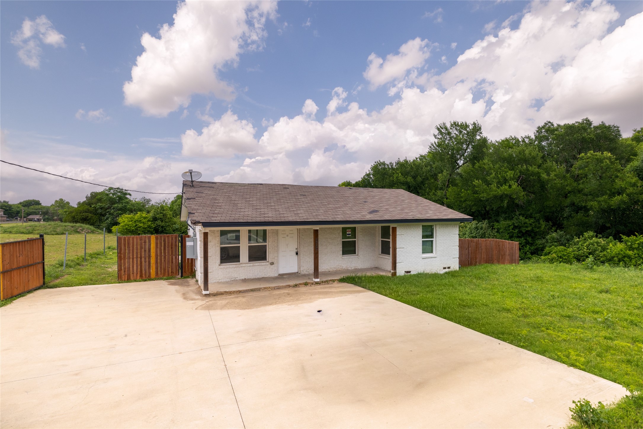 805 E Belt Line Road Desoto TX 75115