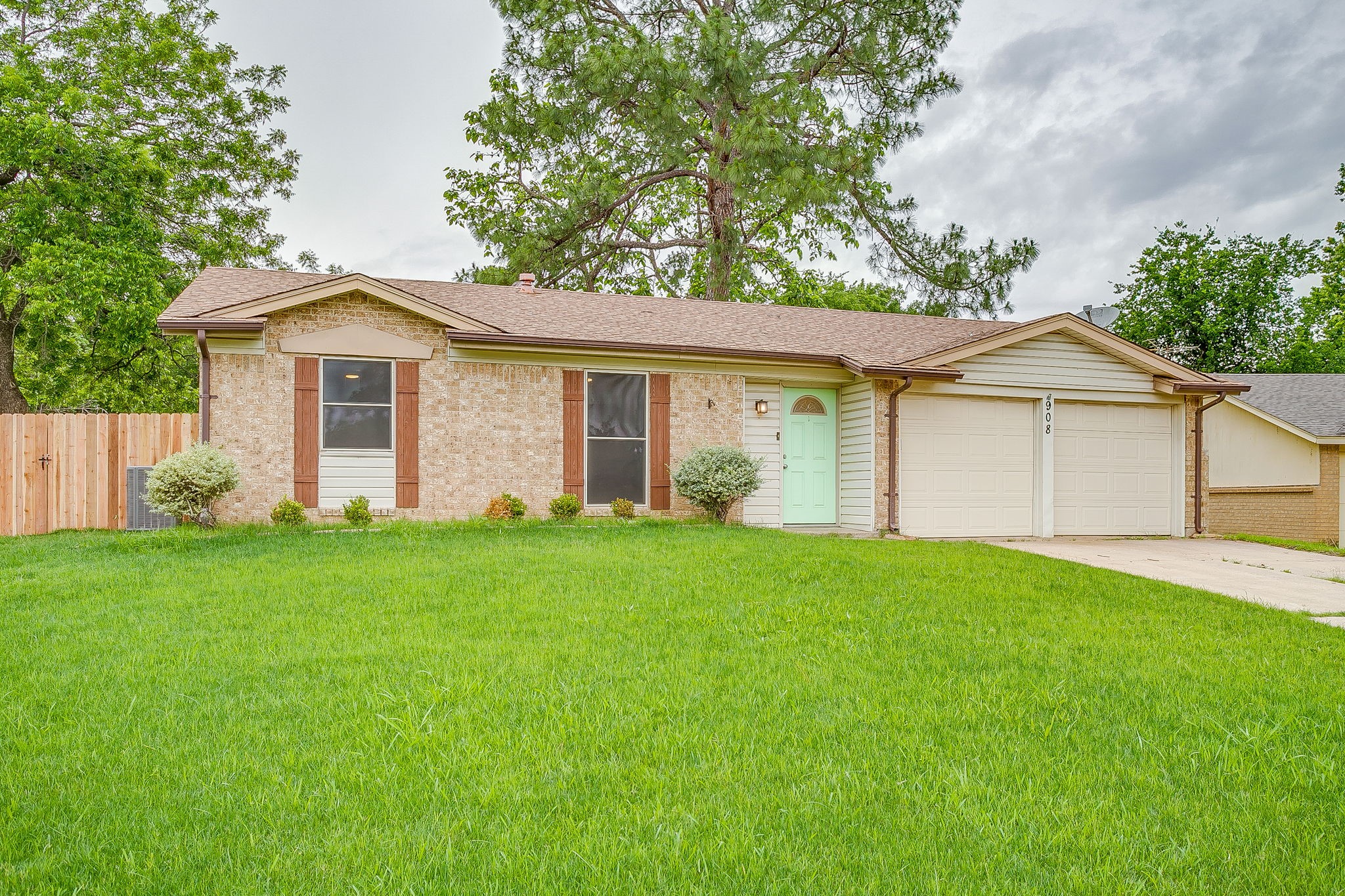 908 Skylark Mansfield TX 76063