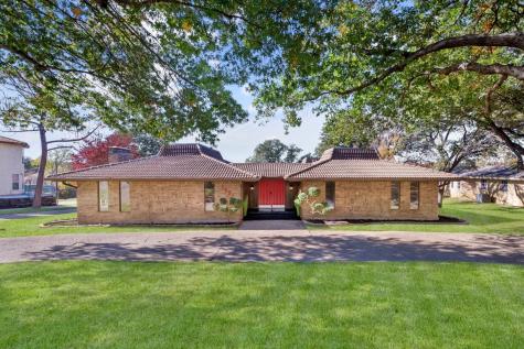 1921 Briarwood Drive Grand Prairie TX 75050