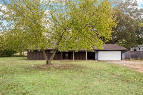 150 Maple Street Blossom TX 75416