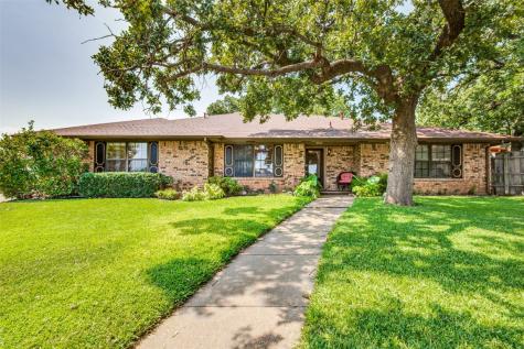 2525 Glenoaks Court Bedford TX 76021