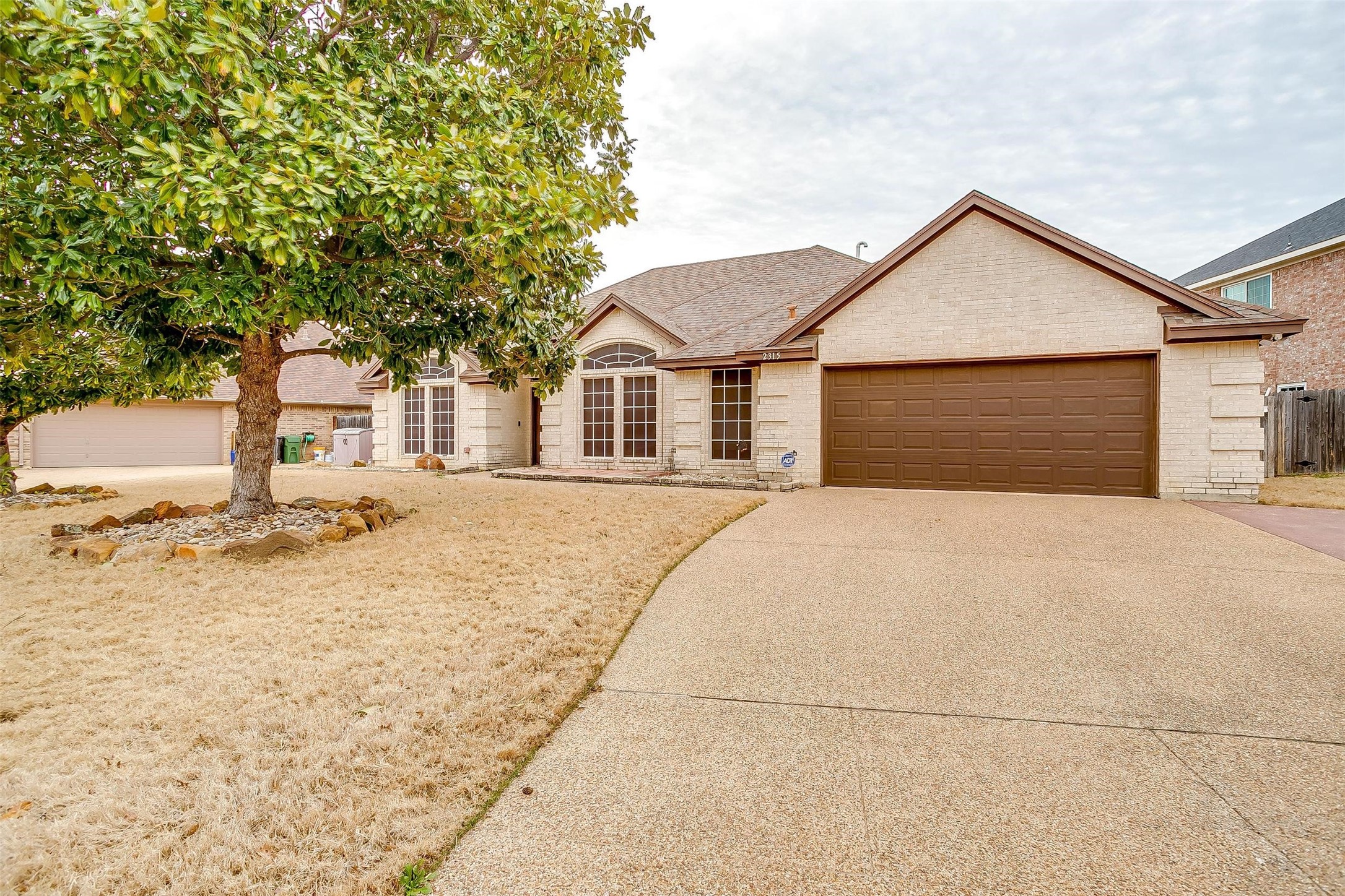 2315 S Branch Drive Arlington TX 76001