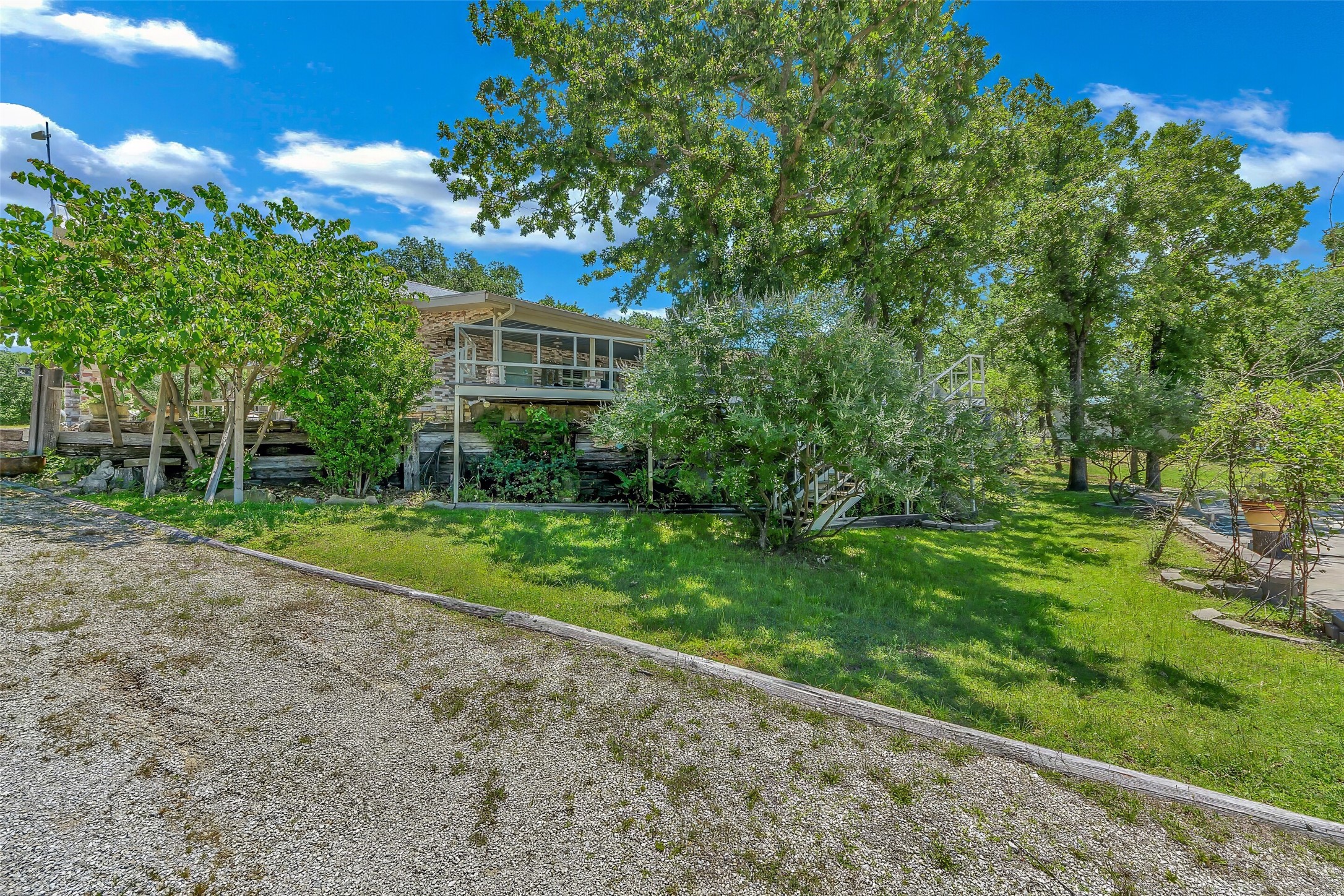 566 Selma Road Bowie TX 76230