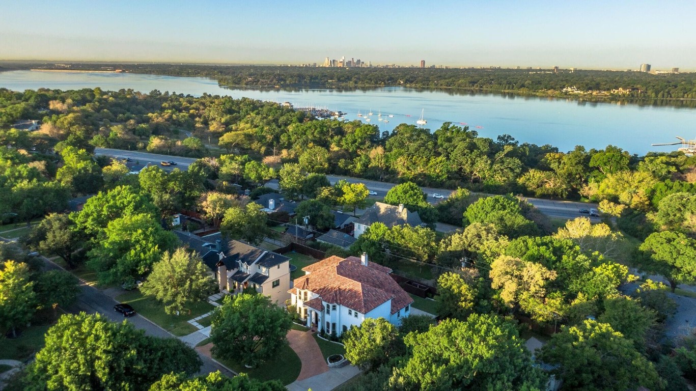 531 Northlake Drive Dallas TX 75218