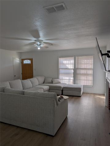 2748 S Llewellyn Avenue Dallas TX 75224